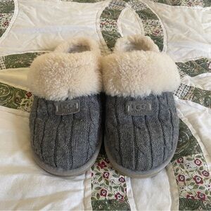 UGG Charcoal Knit Slippers with Plush Cream Lining Size 8